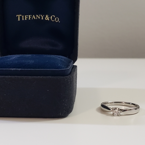 0.18 CT Tiffany & Co Diamond Harmony Ring - Picture 4 of 12